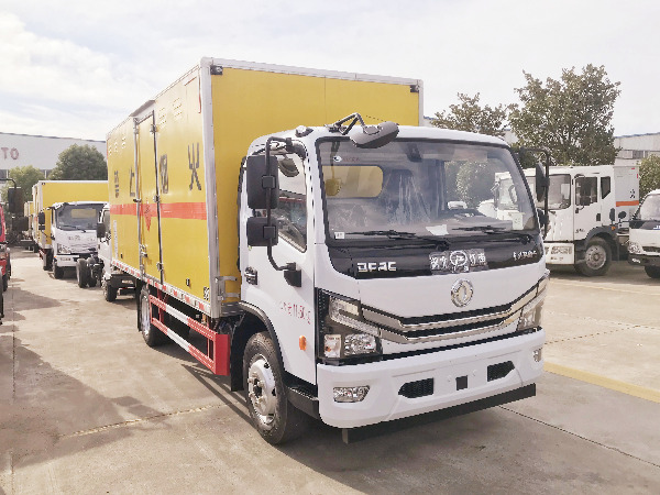 東風多利卡爆破器材運輸車